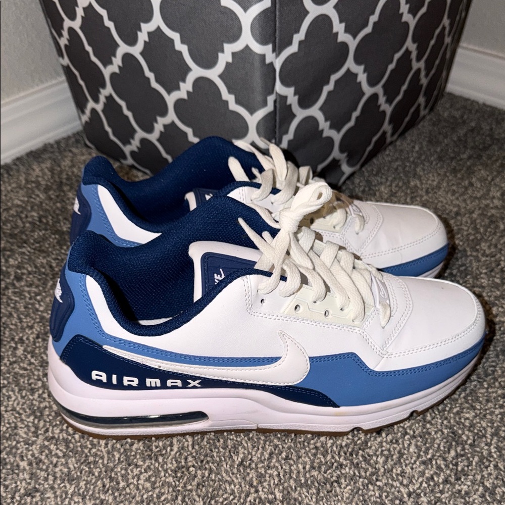 Nike Air Max White and Navy Sneakers